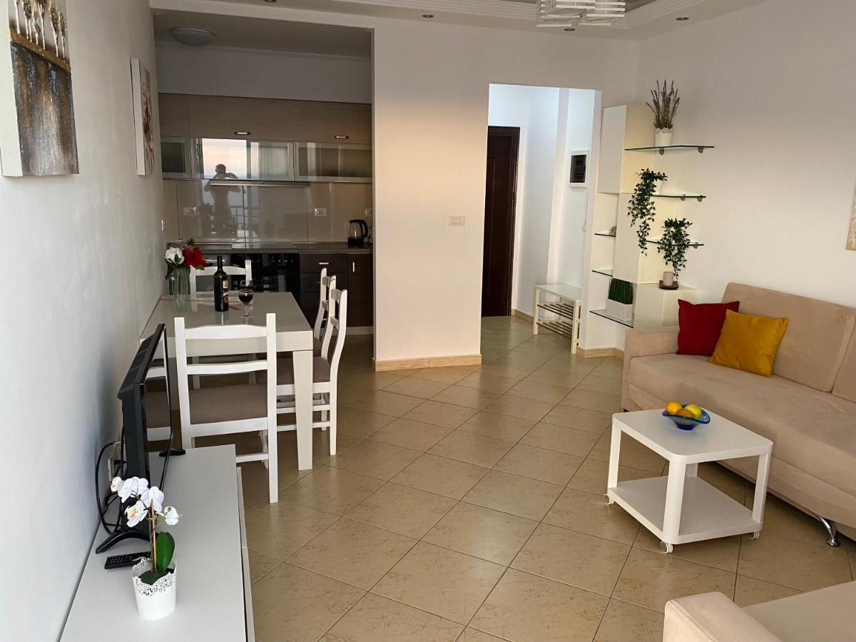 Apartment With Huge Sea View Balcony Sarande Ngoại thất bức ảnh