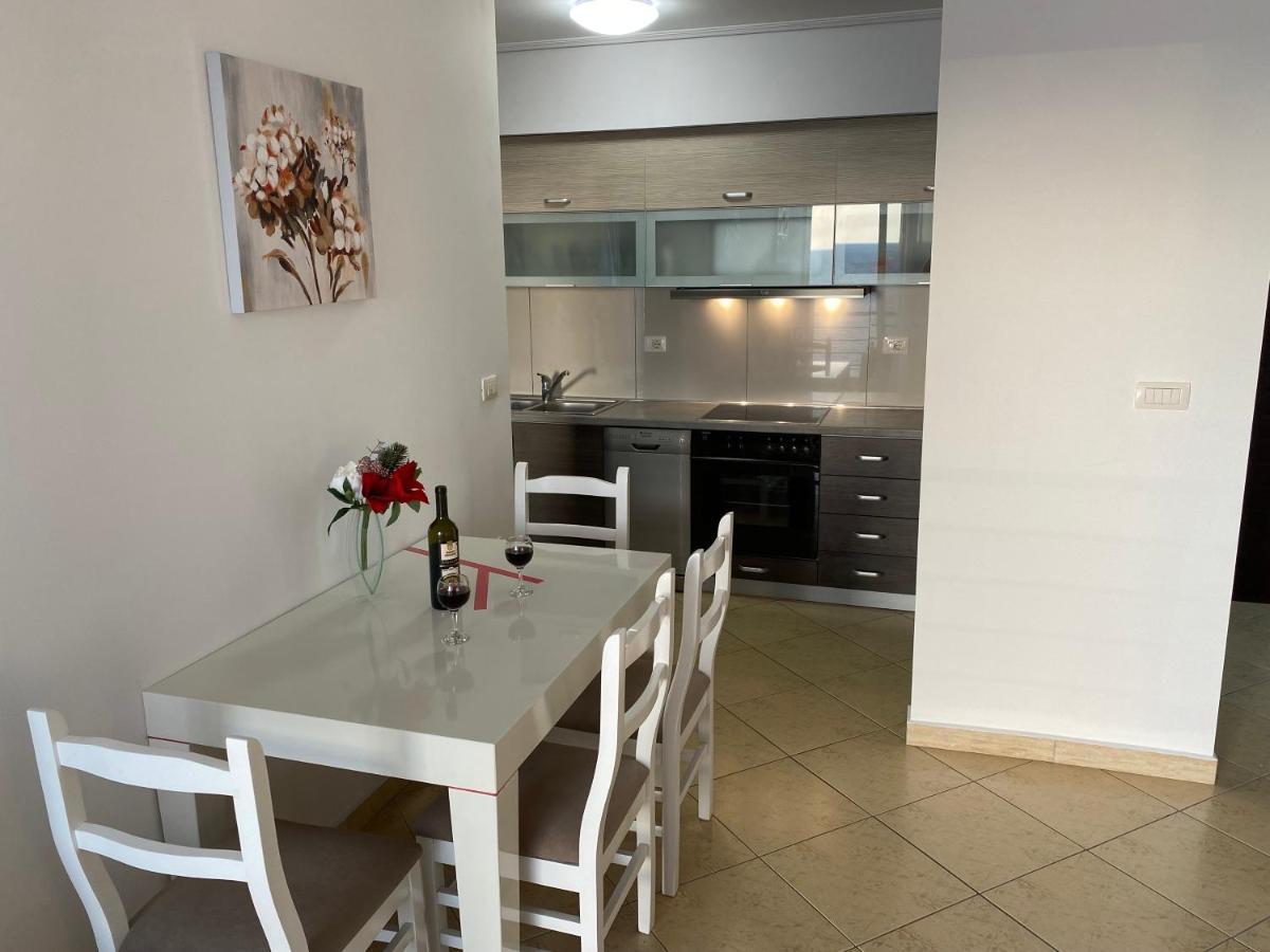 Apartment With Huge Sea View Balcony Sarande Ngoại thất bức ảnh