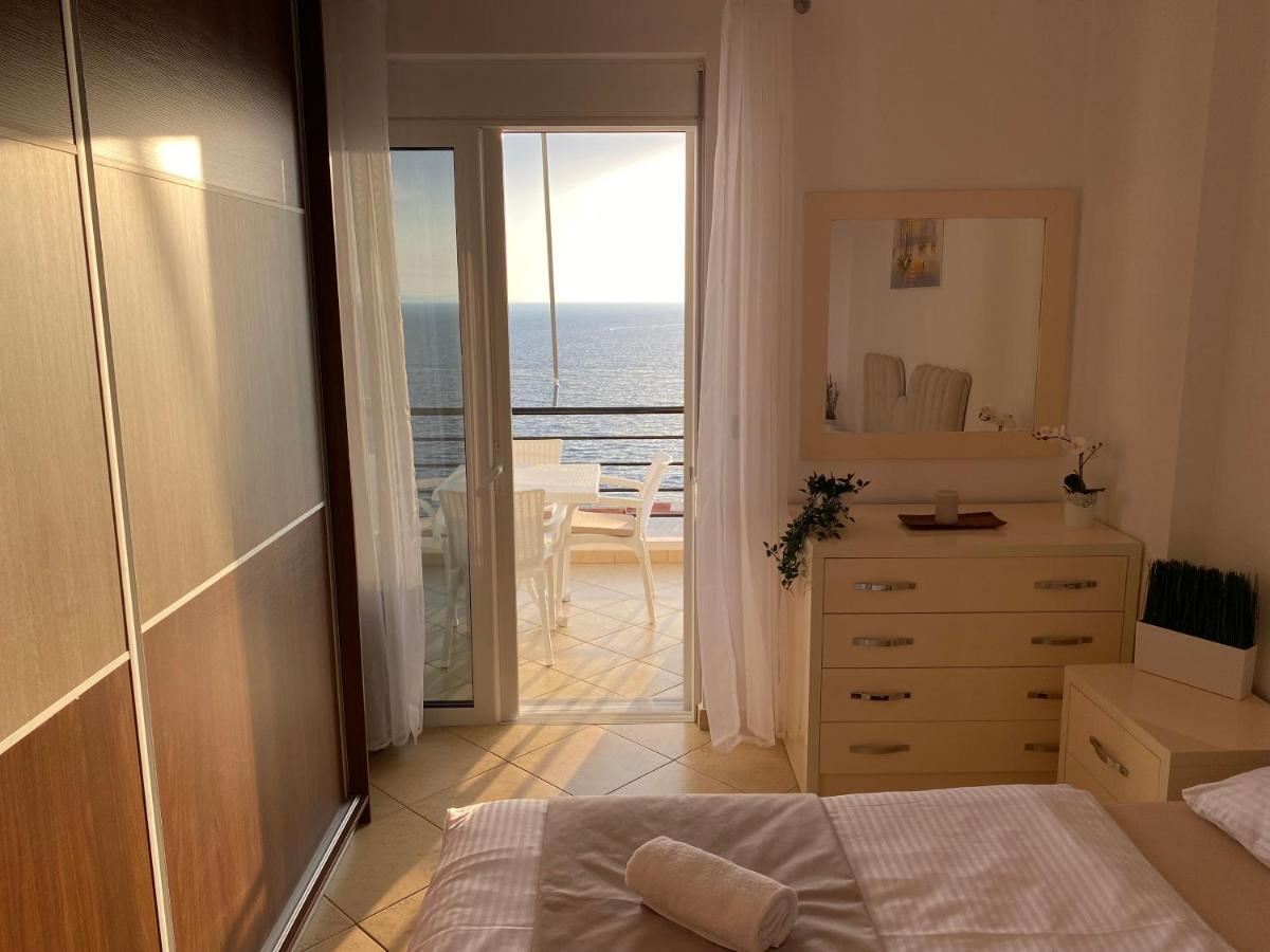 Apartment With Huge Sea View Balcony Sarande Ngoại thất bức ảnh