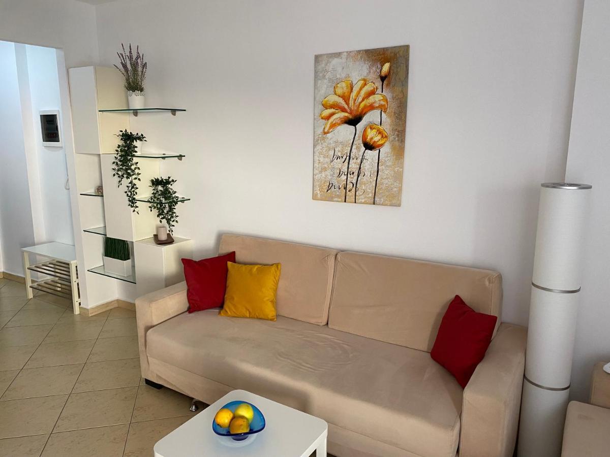 Apartment With Huge Sea View Balcony Sarande Ngoại thất bức ảnh